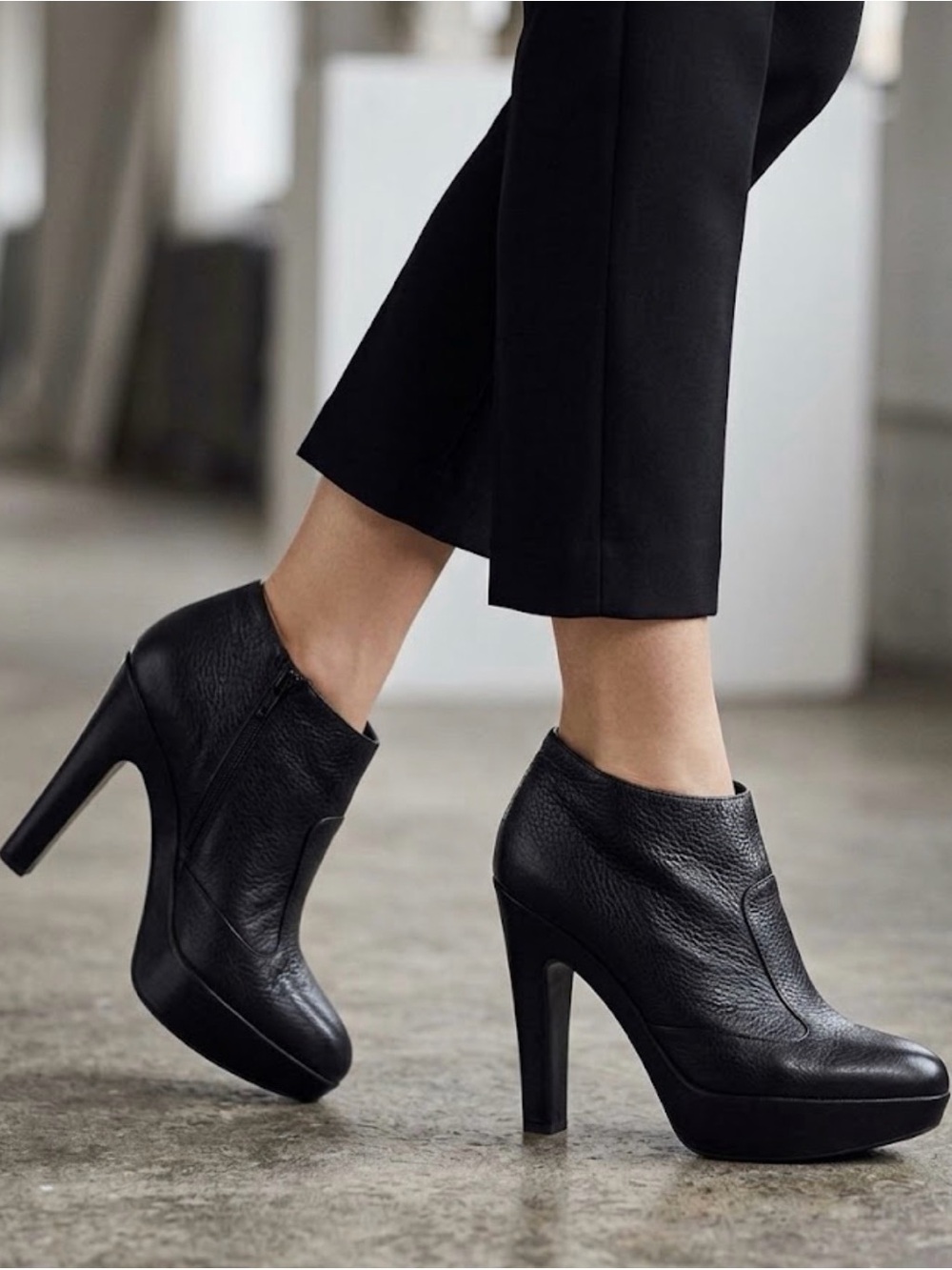 MAX MARA  Black Leather Platform Ankle Bootie